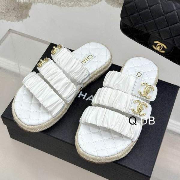 Picture of Chanel Slippers _SKUChaenlsz35-40DB03093253